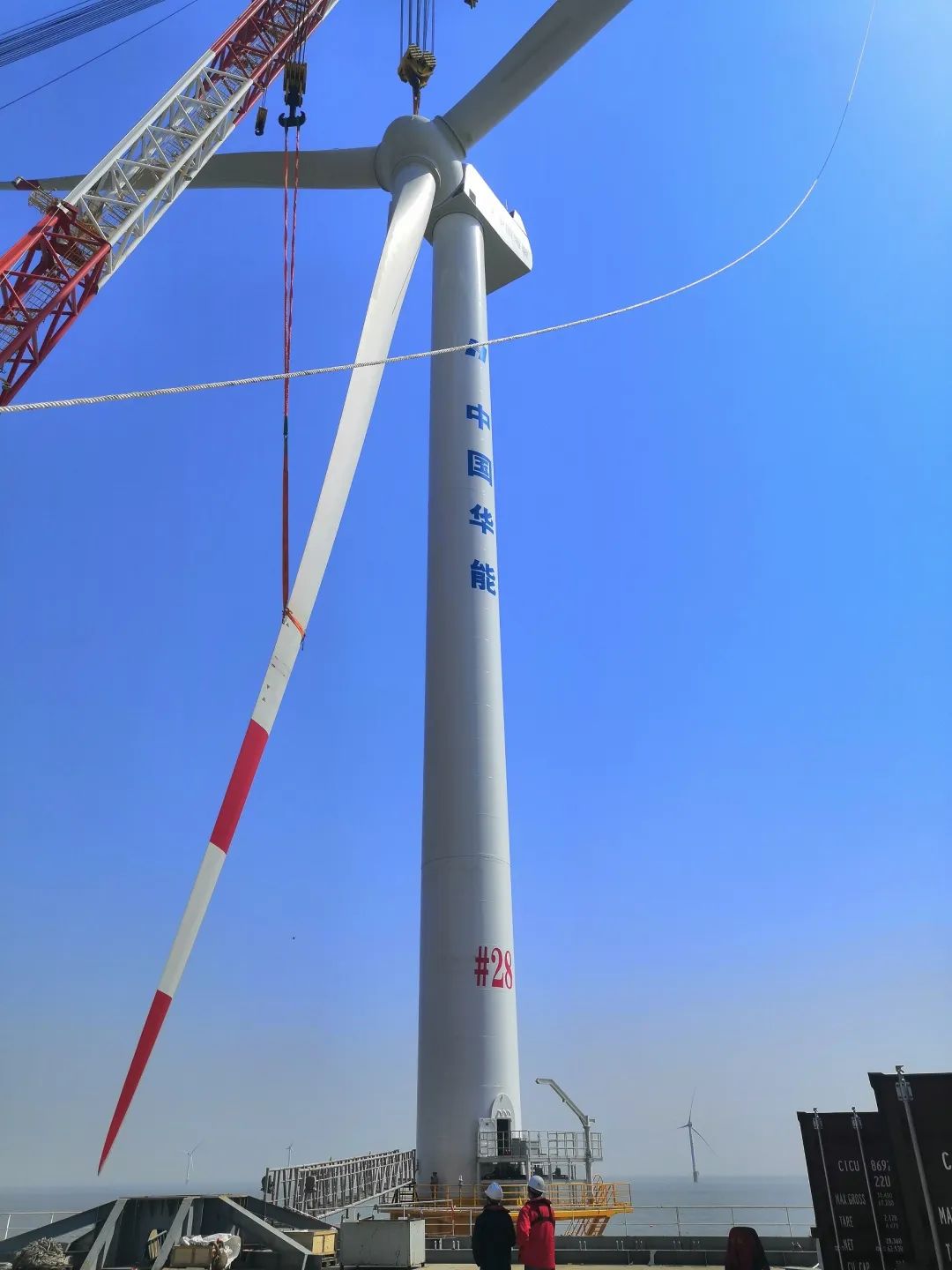盛东如东海上风电项目复工后首台风机安装完成_施工